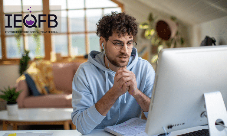 Cómo es estudiar ciencias online: metodología, recursos y ventajas