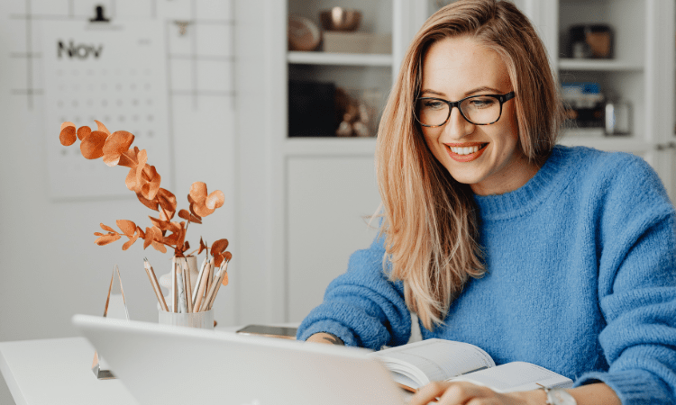 Qué estudiar para trabajar de lunes a viernes: opciones profesionales con estabilidad